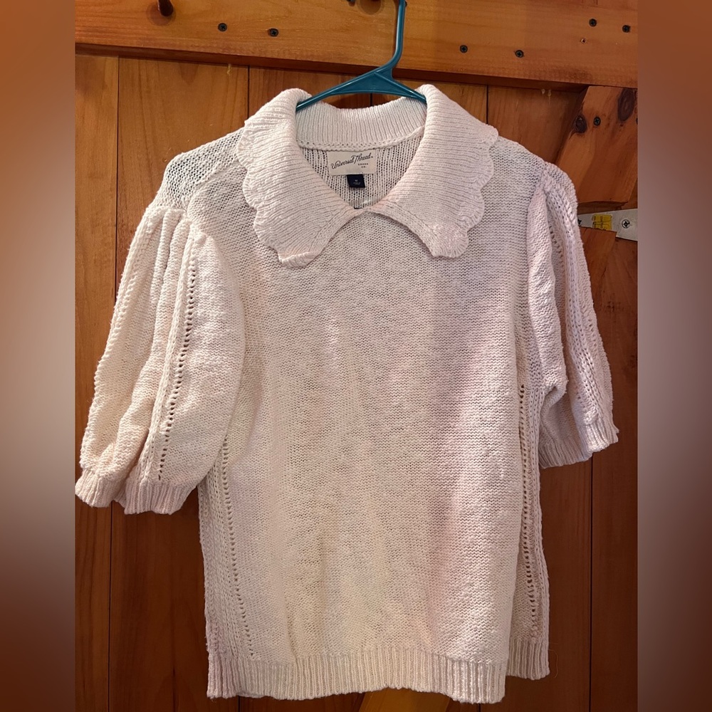 PRICE DROP! Women’s Universal thread size medium sweater